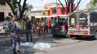 Homem é atropelado por carro e morre na frente de familiares, na Zona Leste de Manaus