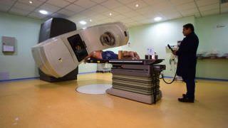 Radioterapia é considerada tão eficaz quanto a cirurgia no combate ao câncer de próstata