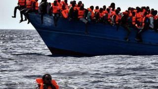 Italianos resgatam mais de 450 imigrantes no Mediterrâneo