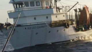 Marinha resgata dois corpos de naufrágio de barco pesqueiro em Angra dos Reis