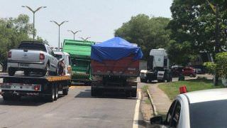 Em Manaus, operação ‘Carga Pesada’ retira de circulação 11 carretas irregulares