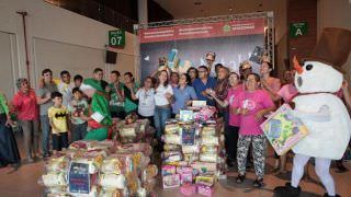 Governo do Amazonas doa brinquedos e alimentos para instituições sociais durante campanha de Natal