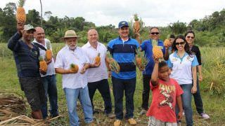 Agricultores do Careiro da Várzea recebem auxílio para escoamento da produção rural