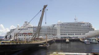 Turistas chegam a Manaus a bordo do luxuoso navio cruzeiro Silver Muse