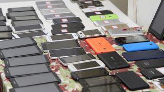 Aparelhos celulares recuperados durante operação policial são devolvidos aos proprietários