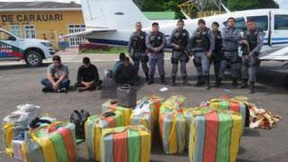 Polícia prende grupo com mais de 450 quilos de cocaína em avião no aeroporto de Carauari