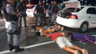 Após suposto sequestro, grupo é detido pela polícia com vítima no porta-malas de carro