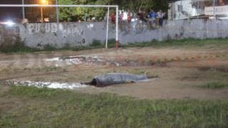 Bando invade campo de futebol em Manaus, mata ‘Baga’ e deixa quatro pessoas feridas a tiros