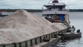 Dupla é presa por extração e transporte de areia ilegal, em Maués