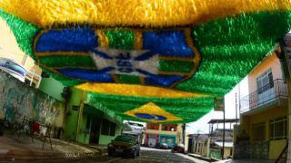 Ruas enfeitadas terão apoio para transmissão dos jogos do Brasil na Copa