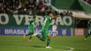 Chapecoense vence e interrompe arrancada do Cruzeiro no Brasileirão