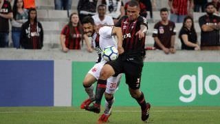 Na Arena da Baixada, Vasco é superado pelo Atlético-PR pelo Campeonato Brasileiro