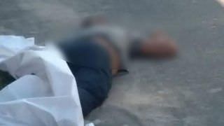 Vendedor de bombons se recusa a entregar celular e morre com tiro no peito, em Manaus