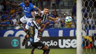 Cruzeiro vence de virada o Santos no Mineirão