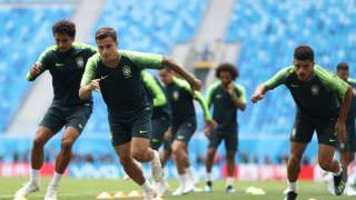 Brasil volta a campo hoje com uma novidade em relação ao time da Copa