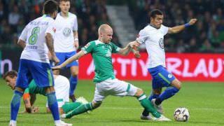 Werder Bremen bate Wolfsburg e cola no Dortmund na liderança do Alemão