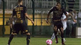 Santos aproveita fragilidade do Corinthians e derrota o rival no Pacaembu