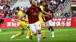 Higuaín marca dois gols e Milan bate Chievo no Italiano; Lazio também vence