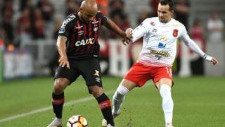 Atlético-PR vence Caracas novamente e avança para quartas da Sul-Americana