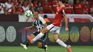 Santos arranca empate em erro bizarro e Inter perde vice-liderança do Brasileiro