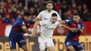 Sevilla vence lanterna e continua na cola dos líderes do Espanhol