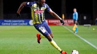 Após marcar 2 gols, Usain Bolt fica surpreso com exame antidoping na Austrália