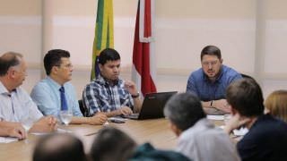 Governador em exercício se reúne com fornecedores de medicamentos para garantir abastecimento