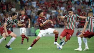 Flamengo empata com o Fluminense por 1 a 1 e avança à final do Carioca
