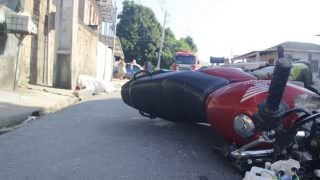 Homem morre após perder o controle da motocicleta e bater contra poste