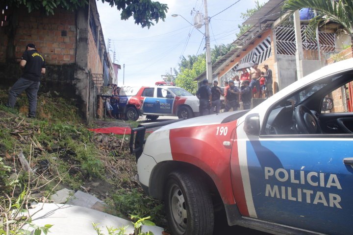 Mulher é retirada à força de carro para ser morta no Tancredo Neves