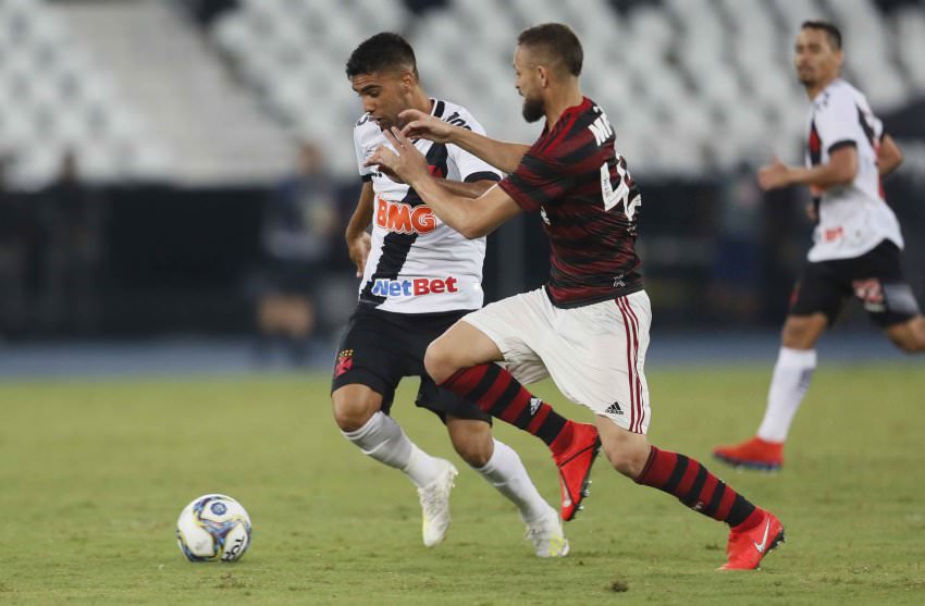Vasco é superado pelo Flamengo no primeiro jogo da final do Carioca