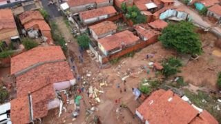 Chuva destrói casas e deixa ao menos 2 mortos em Teresina