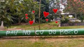 Bolsonaro publica suposta pichação na Ufam: 'Pau no cú do Bozo'