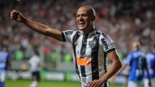 Atlético-MG goleia CSA no Horto e segue vice-líder do Brasileirão