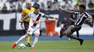 Botafogo vence Vasco por 1 a 0 e mantém rival na lanterna do Brasileiro