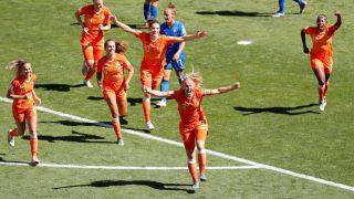 Holanda domina a Itália, vence e vai às semifinais da Copa