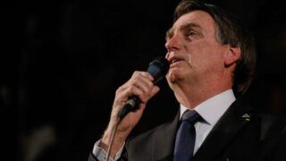 Bolsonaro vai se licenciar por três dias do cargo para cirurgia