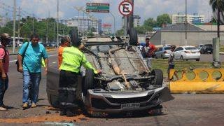 Vereador suspeito de estuprar adolescente capota carro em Manaus