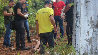 Mulher morre e homem fica ferido a tiros na Ponta Negra, em Manaus