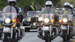 Presidente e ministros acompanham desfile cívico militar em Brasília