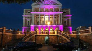 Teatro Amazonas é iluminado de lilás em alusão sobre Síndrome de Rett