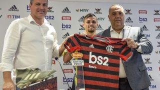 Michael chega ao Flamengo e promete futebol raiz