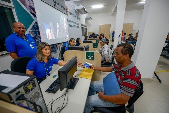 Manaus – A Prefeitura de Manaus oferece a partir das 8h desta segunda-feira (16), 54 vagas de emprego nos postos do Sine Manaus da Avenida Constantino Nery, no bairro São Geraldo, zona Centro-Sul, e do Shopping Phelippe Daou, na Avenida Camapuã, no bairro Jorge Teixeira, Zona Leste da capital.