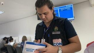 O Instituto Estadual de Defesa do Consumidor (Procon-AM) autuou uma loja especializada em artigos para profissionais da saúde após constatar aumento de 628,9% no preço das máscaras cirúrgicas. O item era vendido por R$ 15,90, mas, nesta terça-feira (17/03), fiscais do Procon-AM constataram a comercialização do produto por R$ 100.