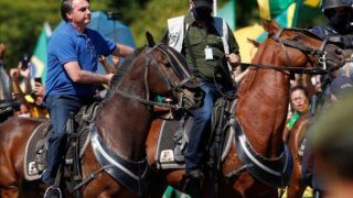 Bolsonaro vai a manifestação de apoiadores em Brasília