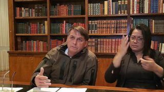 Bolsonaro: Queiroz não estava foragido e prisão foi "espetaculosa"