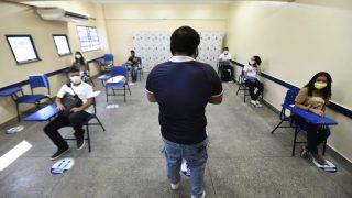 Em Manaus, 97,14% dos professores aprovam volta às aulas
