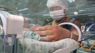 Leite materno doado ajuda na recuperação de bebês internados em UTI
