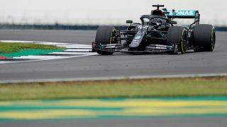 Mercedes é a mais rápida em treinos para GP dos 70 anos da F1