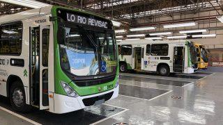 Comitiva vistoria produção de 300 novos ônibus para Manaus